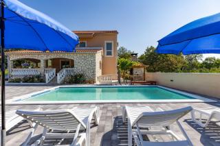 Holiday House Laetitia with pool - Banjevci - 0