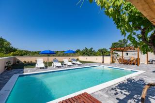 Holiday House Laetitia with pool - Banjevci - 8