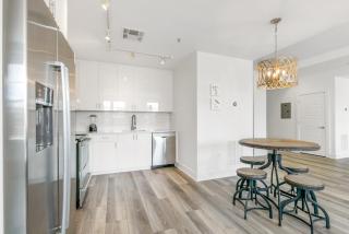 Luxury 4 bedroom condo - Short Walk to Bourbon Street - New Orleans - 7