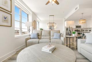 Luxury 4 bedroom condo - Short Walk to Bourbon Street - New Orleans - 4