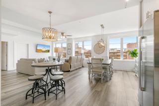 Luxury 4 bedroom condo - Short Walk to Bourbon Street - New Orleans - 2