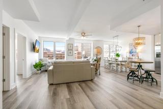 Luxury 4 bedroom condo - Short Walk to Bourbon Street - New Orleans - 5
