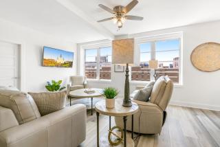Luxury 4 bedroom condo - Short Walk to Bourbon Street - New Orleans - 6