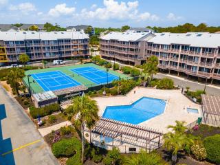 Sweet Caroline Remodeled with Partial Ocean View and Oceanfront Pool - Myrtle Beach - 6