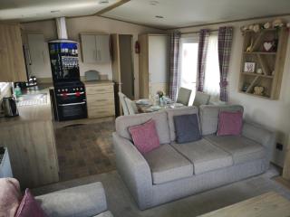 Lake Escape - Hoburne Cotswolds - 3