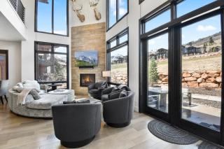 Walk to Skiing, Exceptional Juniper Landing 4 BR, Private Hot Tub, Golf Course Views, Outdoor Pool - 0