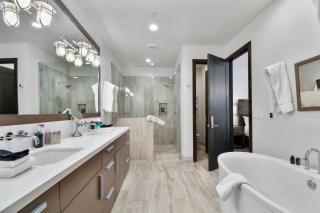 Walk to Skiing, Exceptional Juniper Landing 4 BR, Private Hot Tub, Golf Course Views, Outdoor Pool - Park City - 3