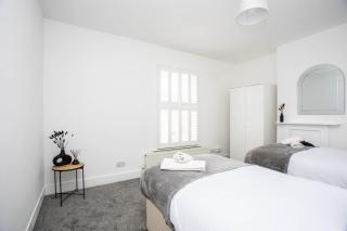 30 Percent Off Monthly Stays - City Centre - 3 Bedrooms - Saint Albans - 1