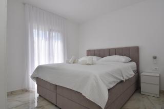 APART M top apartments close to the center - Murter - 4