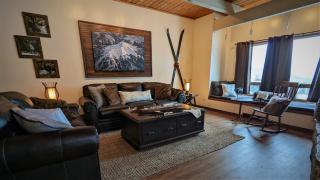 Lone Mountain Retreat - 2