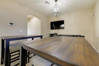 Pool, Fire Pit: Luxe Family Home in Goodyear - 6