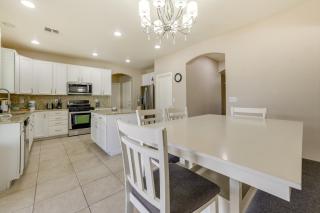 Pool, Fire Pit: Luxe Family Home in Goodyear - 2