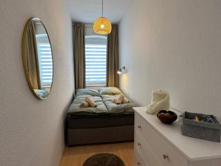 Große Ferienwohnung für Gruppen und Familien bis 8 Personen mit Balkon - Erfurt - 3
