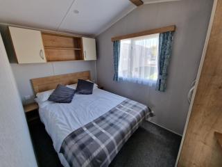 Seaside Holiday Home Inside a Resort - Selsey - 2