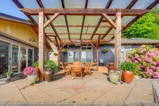 Waterfront Similk Bay Compound w/ Luxury Amenities - 9