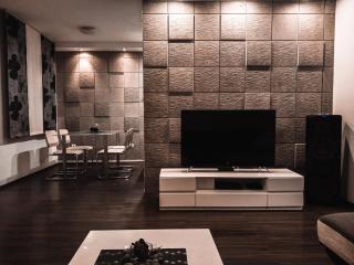 FamilyHouse - 0