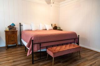 Sagebrush Inn - 4