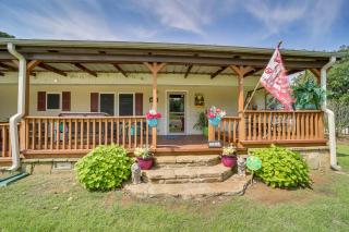 Cozy Lake Eufaula Hideaway with Fire Pit and Hot Tub! - Eufaula - 7