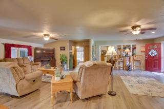 Cozy Lake Eufaula Hideaway with Fire Pit and Hot Tub! - Eufaula - 6