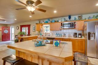 Cozy Lake Eufaula Hideaway with Fire Pit and Hot Tub! - Eufaula - 2