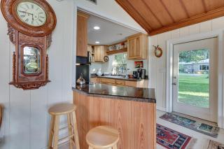 Near Kayak Launch Riverfront Home in Sanford! - Sanford - 1