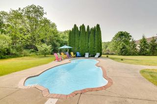 Calm Columbia Haven Outdoor Pool, Hot Tub! - Delaware Water Gap - 9