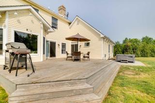 Calm Columbia Haven Outdoor Pool, Hot Tub! - Delaware Water Gap - 2