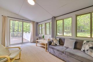 1 Block to Lake Poconos Getaway with Fire Pit! - 4