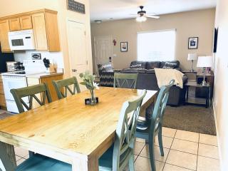 3BR / 2BA Townhome with Pool, Patio, WiFi, Washer/Dryer - 8