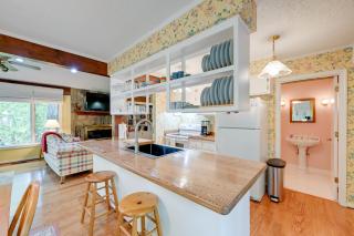 Smallwood Cute Highlands Home with Screened Porch! - Highlands - 1