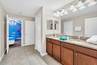 Stunning 9-BR Themed Home with Free Access to a Water Park! - Davenport - 2