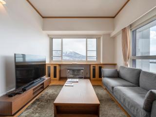 Mountainside Palace - Kutchan - 4