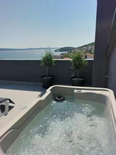 Penthouse Petra with hot tub - 7