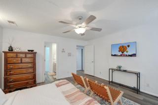 Cheerful Vibrant 3BR - 3TV - New - Albuquerque - 8