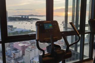 Edge Central Pattaya Residence with Living Room - 8