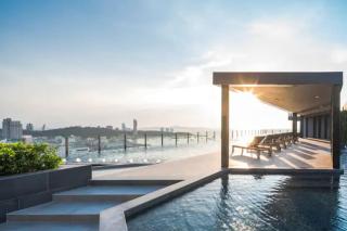 The BASE Central PATTAYA Quiet King-Bed with Infinity Pool & Free Netflix - Pattaya - 1
