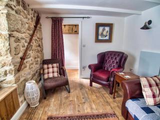Knocker Cottage is a 3 bedroom made up of 1 double bedroom and 2 small double bedrooms in small village 10 min to beaches - Camborne - 6