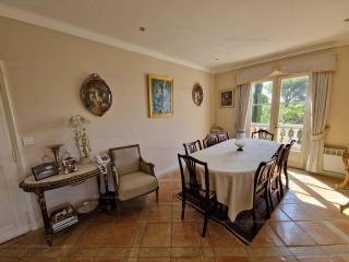 Villa 4 chambres avec piscine et terrasses - FR-1-100-239 - 2