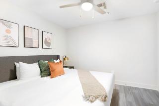 Stunning Condo 5-minute Walk to Bourbon street! - New Orleans - 1