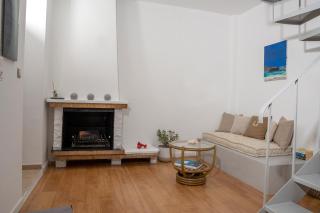 Cozy Hideaway: Serenity, Charm & Athenian Delights - 9