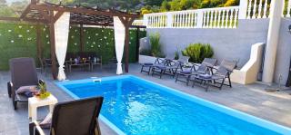 Sunny Holiday House with pool - Kaštela - 3
