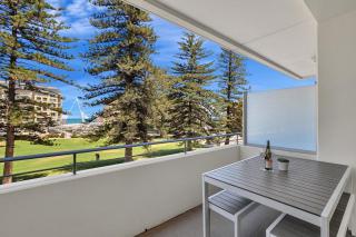Sea and Park Deluxe Glenelg - 9