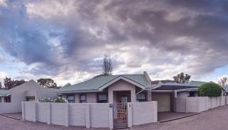 2 The Mews - easy walk to town and the CVC - Clarens - 9