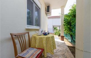 Stunning Apartment In Karin Gornji - 2