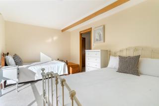 Sunny Beach Holiday Home 80A - Kingston Beach - 1
