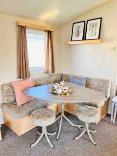 Lola’s Caravan. Your home away from home. - 5