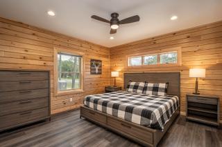 Hilltop Hideaway - McHenry - 1