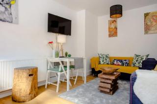 Stylish 4BD House with Private Garden - Stratford - Londra - 4