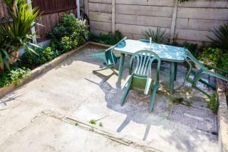 Stylish 4BD House with Private Garden - Stratford - 6
