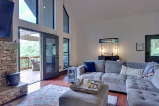 Luxe Blairsville Cabin with Game Room, Near Hikes - Hood - 7